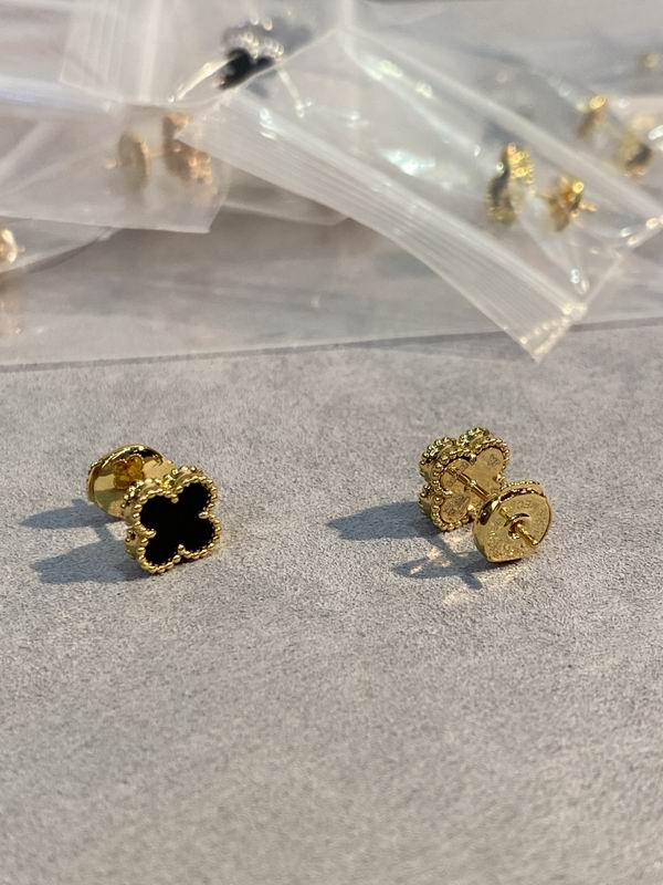Van Cleef & Arpels earring 03lyh44 (1)