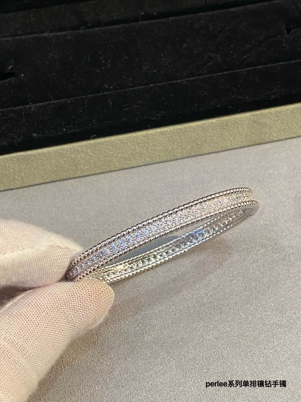 Van Cleef & Arpels bracelet 03lyh46 (1)