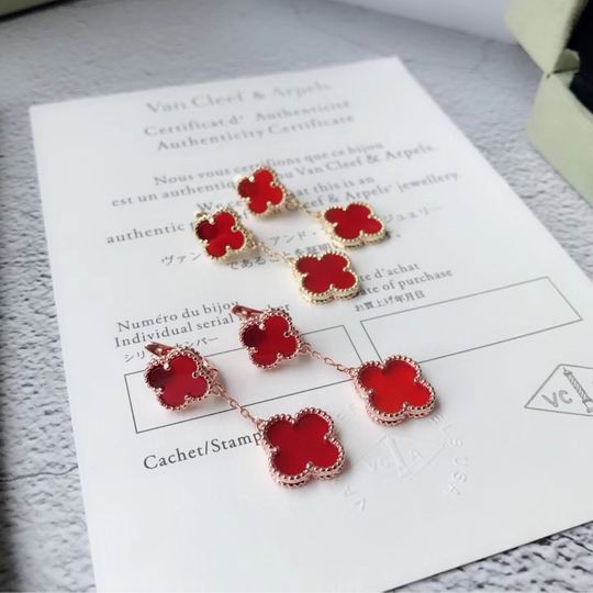 Van Cleef & Arpels earring 05lyh17 (1)
