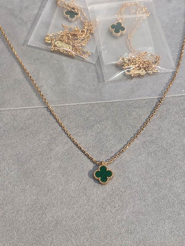 Van Cleef & Arpels necklace 03lyh61 (1)