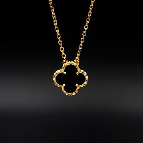 Van Cleef & Arpels necklace 12lyh38 (1)
