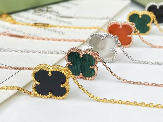 Van Cleef & Arpels bracelet 05lyh33 (1)