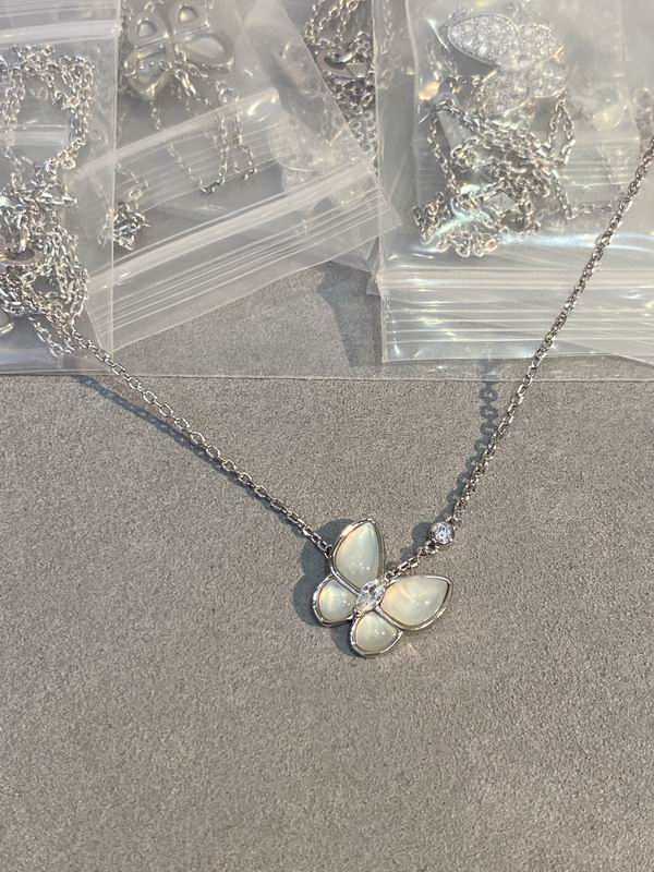 Van Cleef & Arpels necklace 03lyh54 (1)