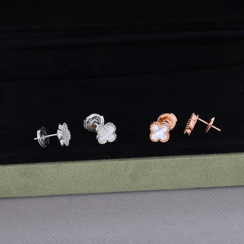 Van Cleef & Arpels earring 05yxh08 (1)
