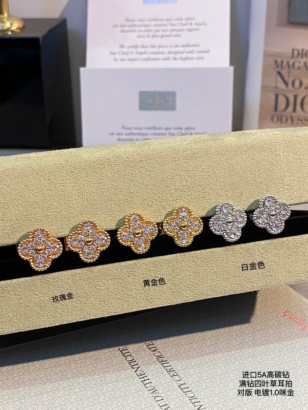 Van Cleef & Arpels earring 03lyh29 (1)