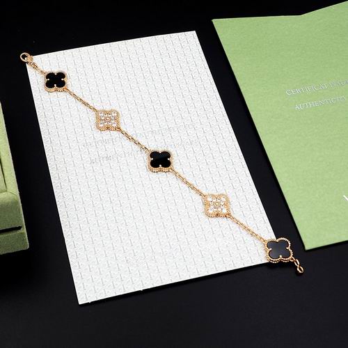 Van Cleef & Arpels bracelet 12lyh38 (1)