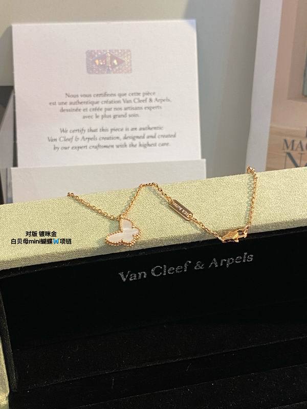 Van Cleef & Arpels necklace 03lyh48 (1)