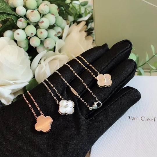 Van Cleef & Arpels necklace 04lyh26 (1)