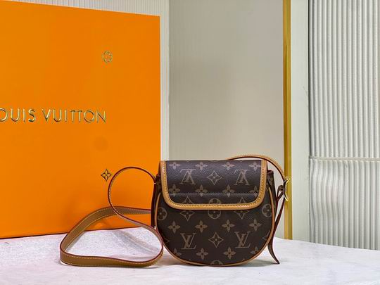 Nicolas Ghesquiere M44860 19x9x16cm cs (1)