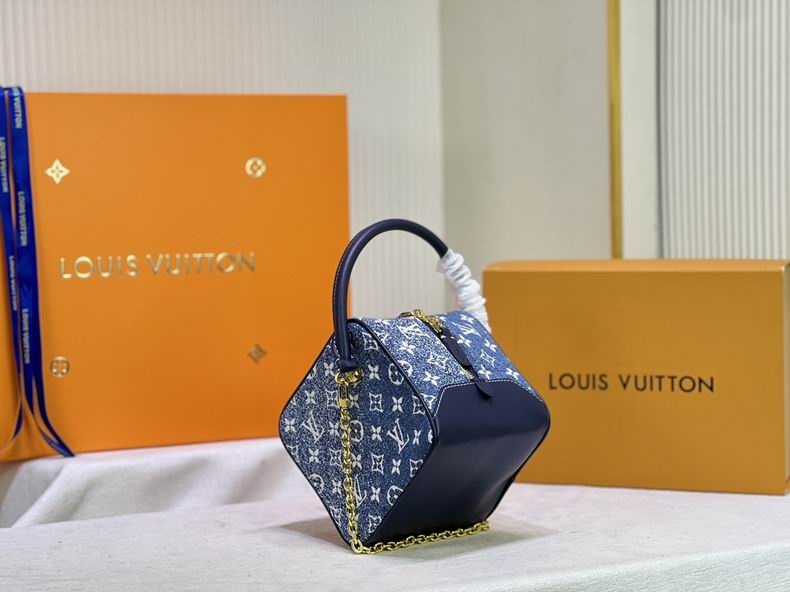Square bag M59611 16x16x16 cm cs (1)
