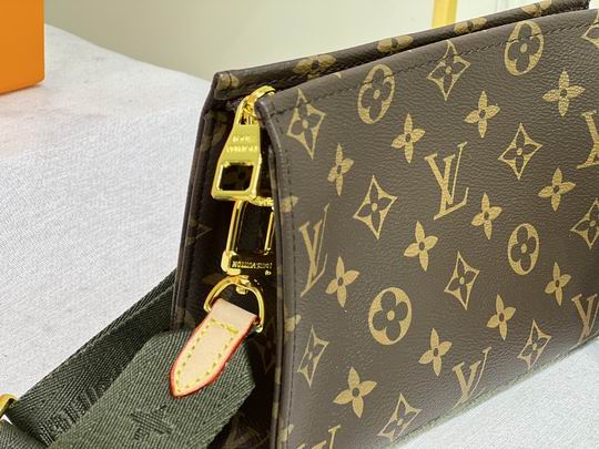 盥洗袋Monogram M47546 M47544 19x15x6cm cs (1)