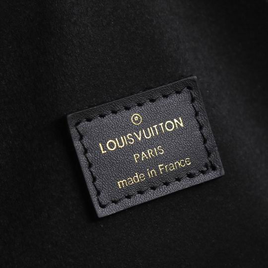 Nicolas Ghesquitere M45165 19x13x11cm ww (1)