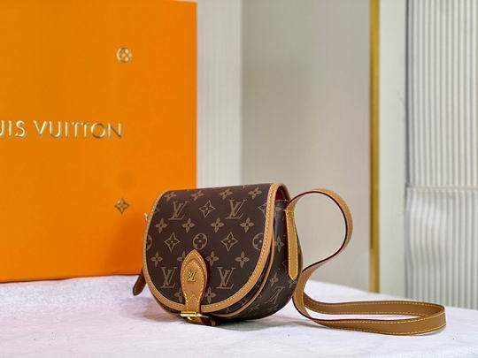 Nicolas Ghesquiere M44860 19x9x16cm cs (1)