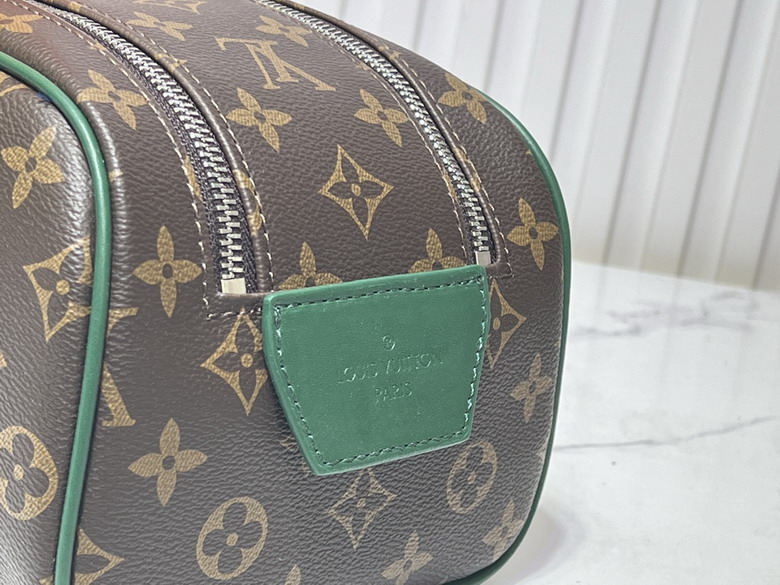 Dopp Kit M11482 28x15x16 5cm ss3_1