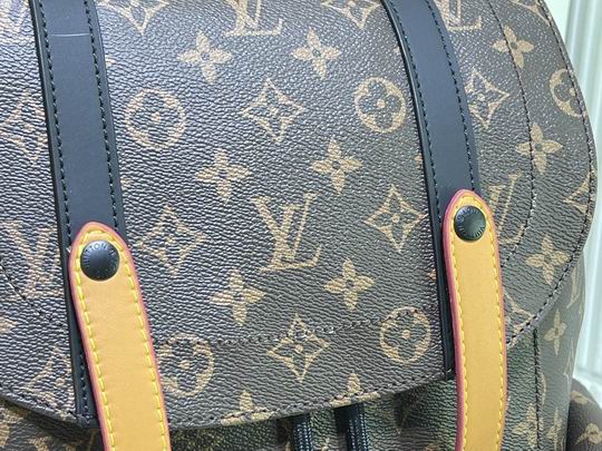 Christopher M46699 38x44x21cm ss (1)