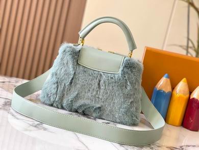 Capucines M22388 27x18x9cm ss (1)