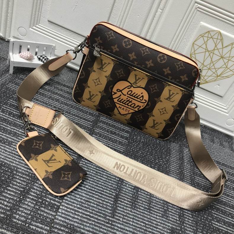 Pochette Metis M69443 25x18x4 cm cs (1)