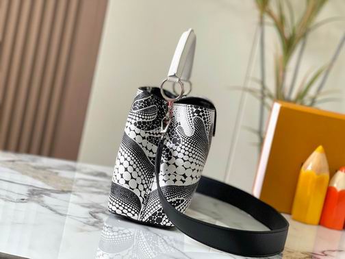 Capucines M21705 31.5x20x11cm ss (1)
