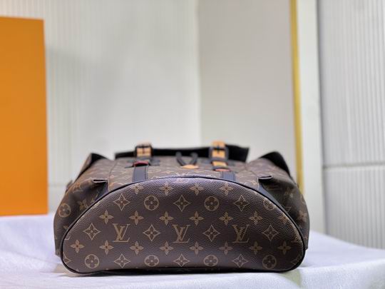 Christopher M46699 38x44x21cm ss (1)