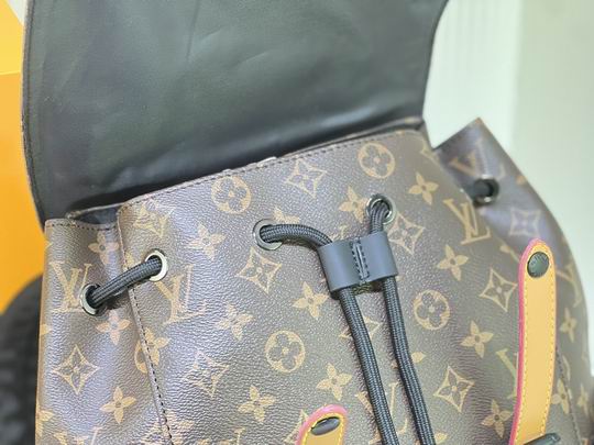 Christopher M46699 38x44x21cm ss (1)