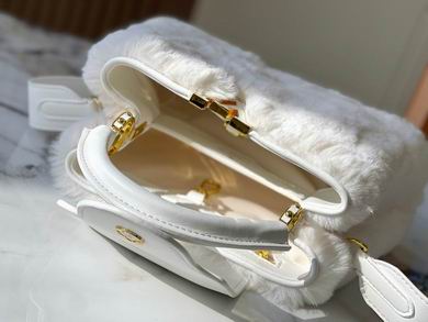 Capucines M22388 27x18x9cm ss (1)