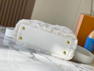 Capucines M22388 27x18x9cm ss (1)