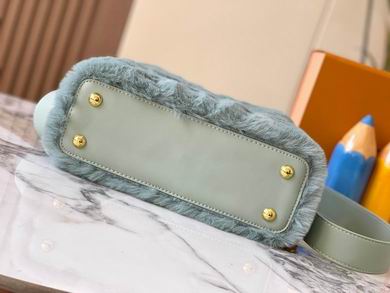 Capucines M22388 27x18x9cm ss (1)