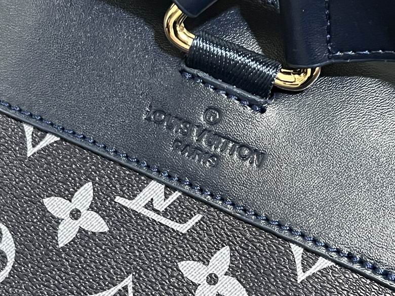 Christopher M46805 41379 38x44x21cm ss (1)