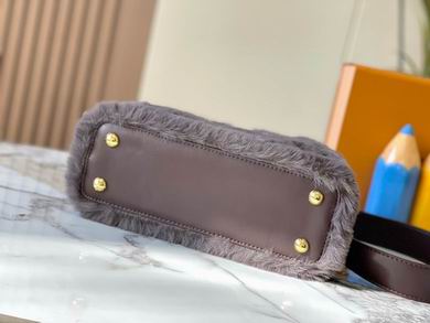 Capucines M22388 27x18x9cm ss (1)