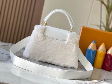 Capucines M22388 27x18x9cm ss (1)