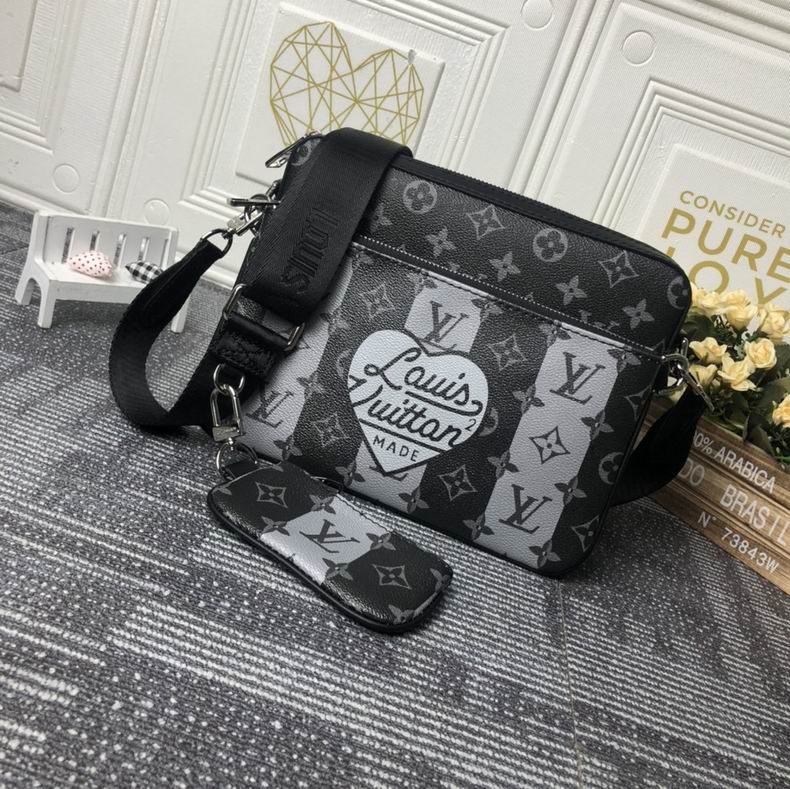 Pochette Metis M69443 25x18x4 cm cs (1)