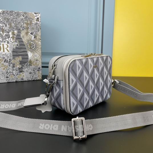 Dior 7017 17x12.5x5cm ww (1)