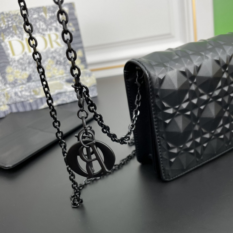 Diorcaropouch 1228 YW (1)