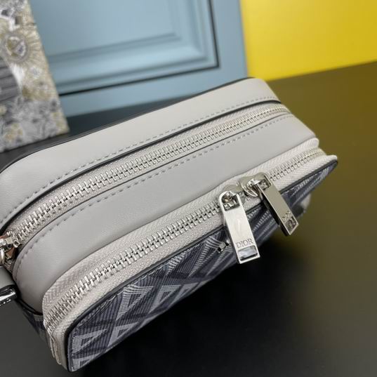 Dior 7017 17x12.5x5cm ww (1)