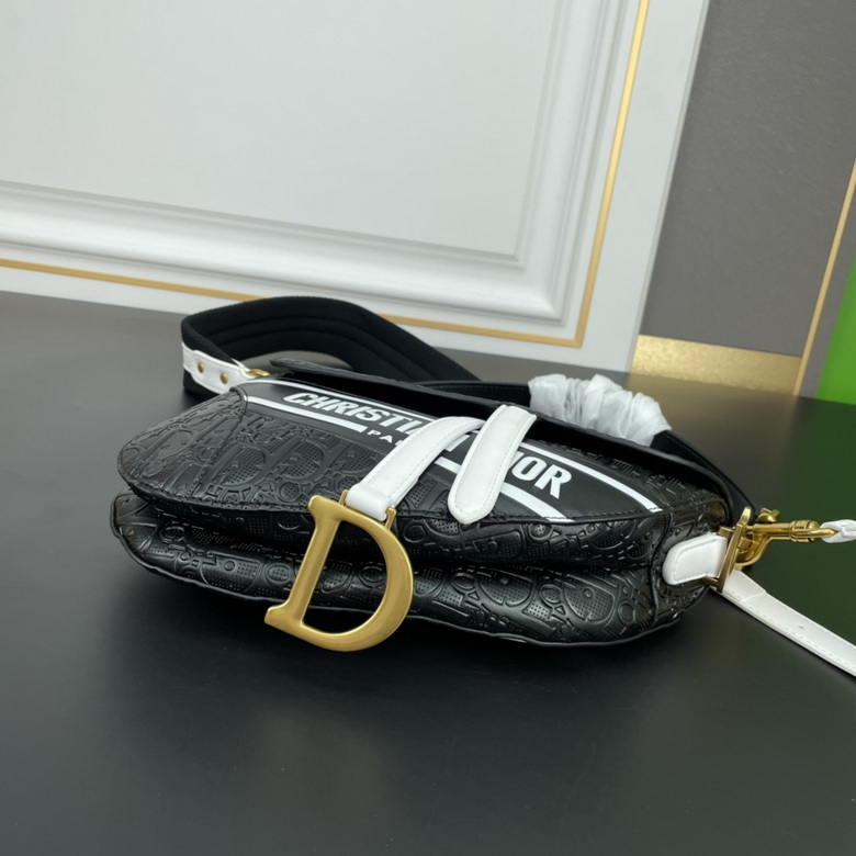 Oblique Saddle 0452 25cm YW (1)