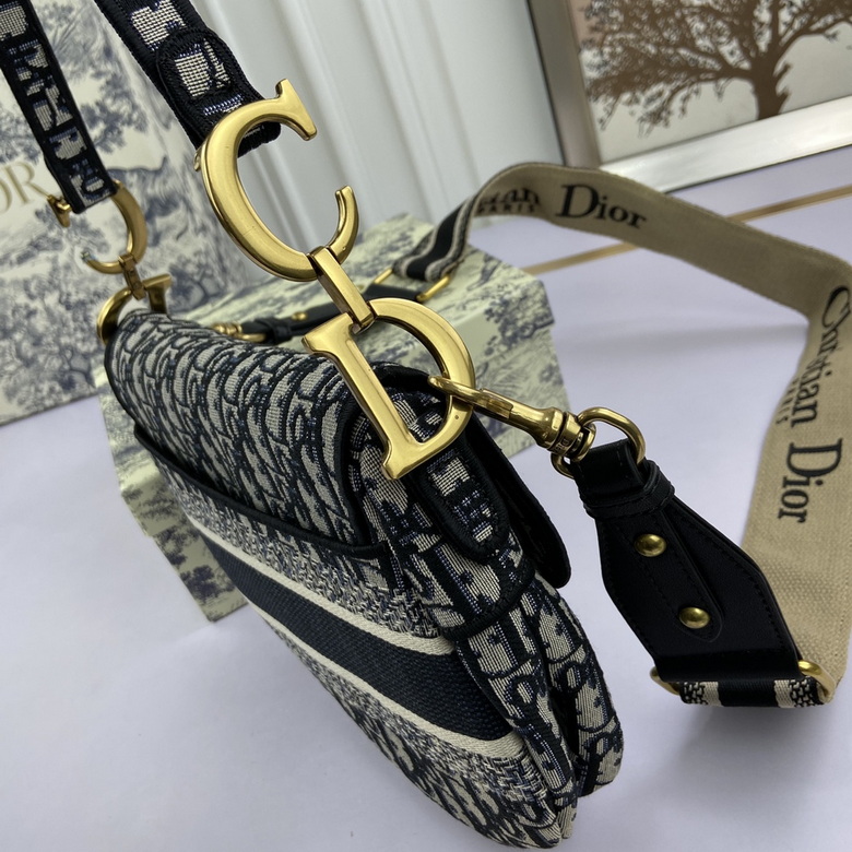 Saddle 886888 24X6X18cm YW (1)