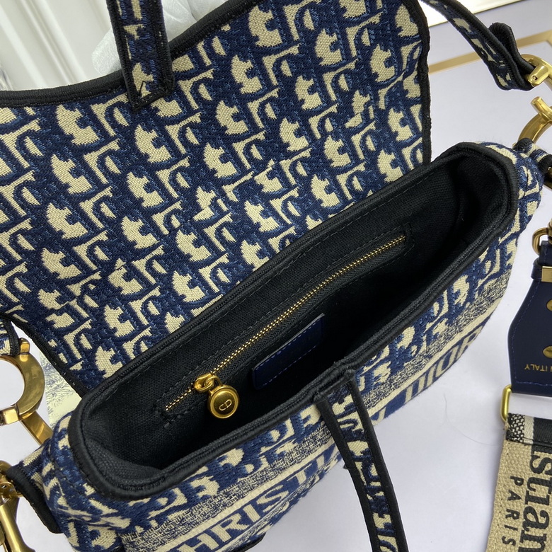 Saddle 886888 24X6X18cm YW (1)
