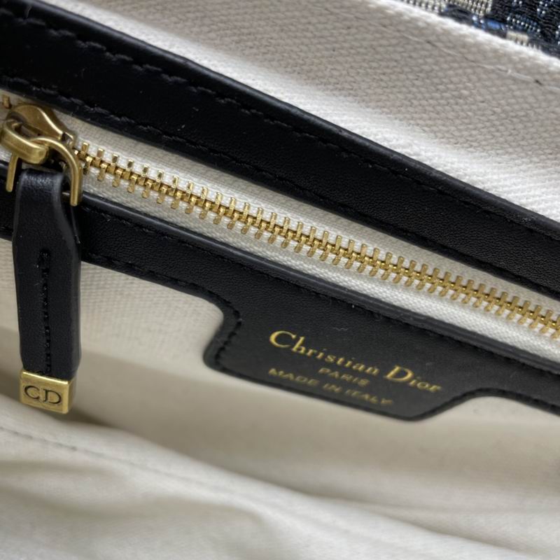 Dior saddle 0446 25.5x20x6.5cm ww (1)