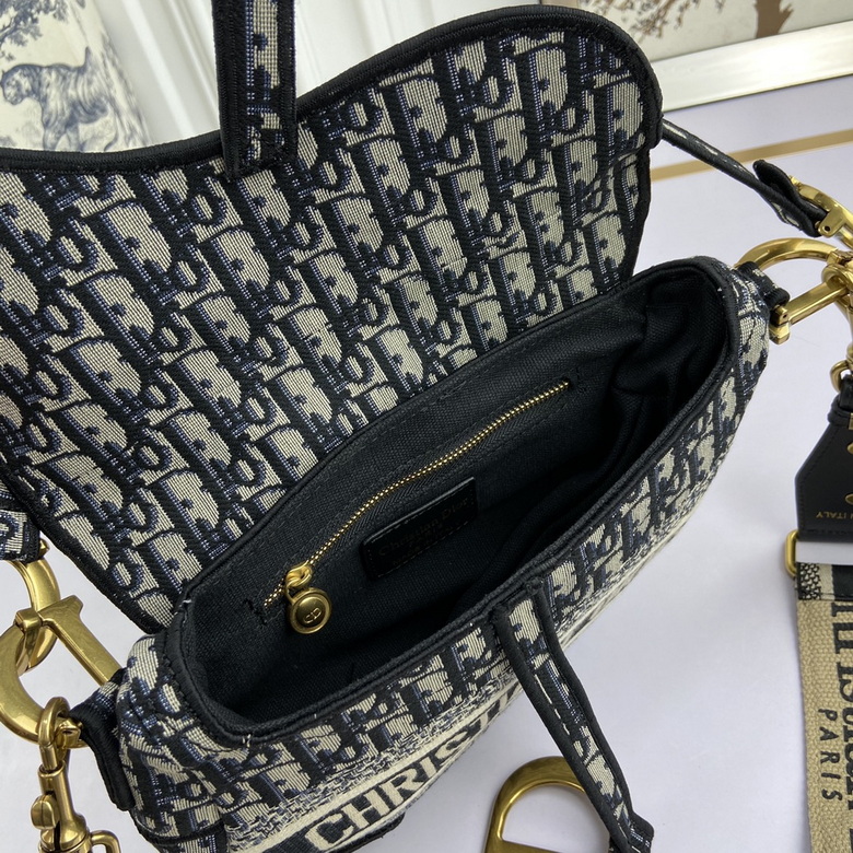 Saddle 886888 24X6X18cm YW (1)