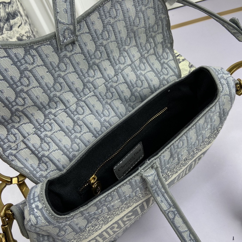 Saddle 886888 24X6X18cm YW (1)