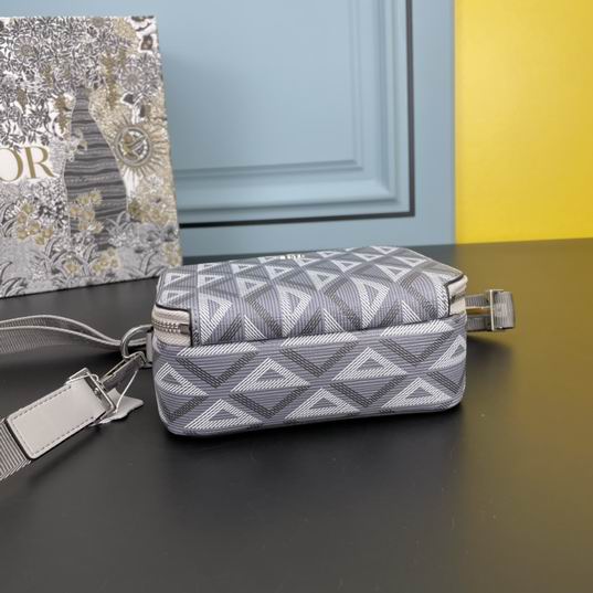 Dior 7017 17x12.5x5cm ww (1)