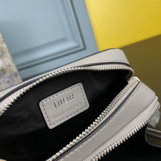Dior 7017 17x12.5x5cm ww (1)