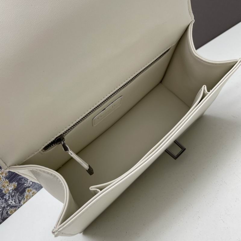 Dior Montaigne 9215 25x15x9cm ww (1)