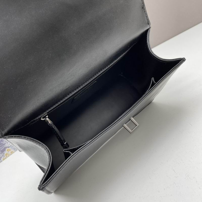 Dior Montaigne 9215 25x15x9cm ww (1)