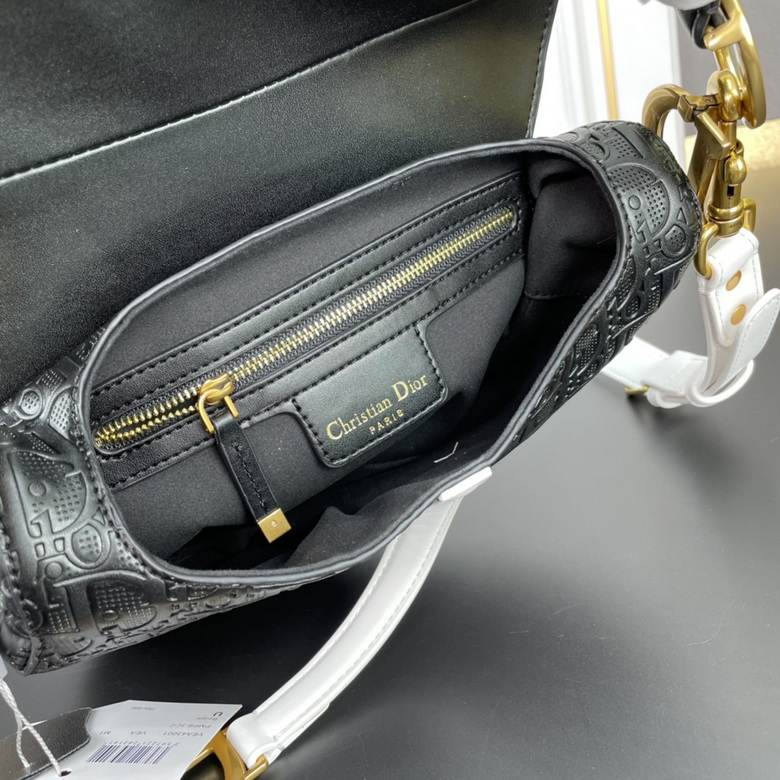 Oblique Saddle 0452 25cm YW (1)