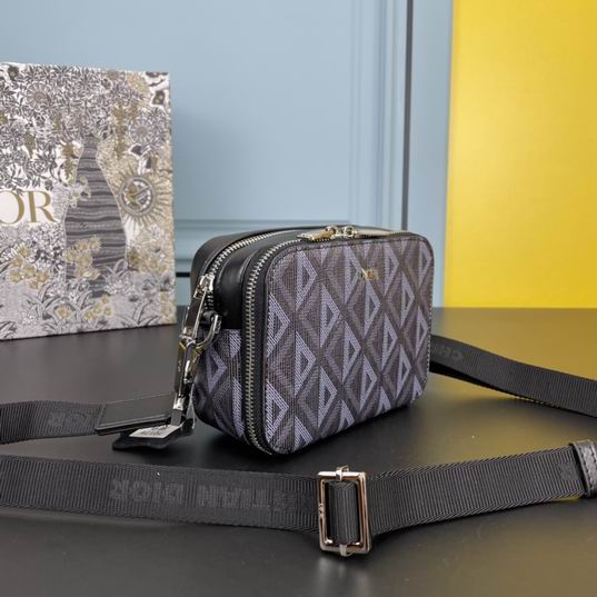 Dior 7017 17x12.5x5cm ww (1)
