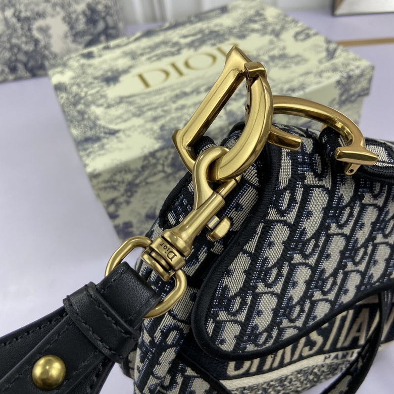Saddle 886888 24X6X18cm YW (1)
