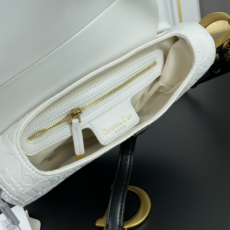 Oblique Saddle 0452 25cm YW (1)