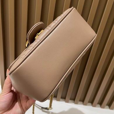 GG Marmont 739682580 18x13.5x8cm zy (1)