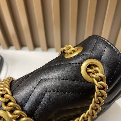 GG Marmont 739682580 18x13.5x8cm zy (1)